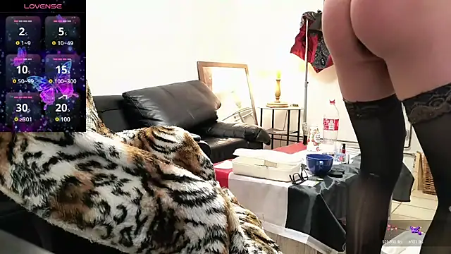 Snapshot of kimberjames84 chatting on February 6, 10:43 pm kimberjames84 online show from February 6, 10:43 pm