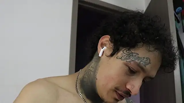 trieone online show from October 22, 1:42 am