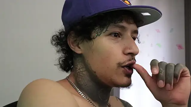 trieone online show from December 19, 7:00 pm