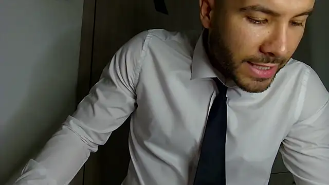 Justynn1 online show from May 16, 1:36 am