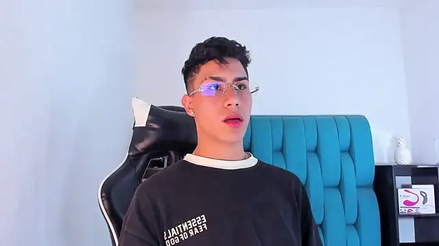 Snapshot of AlanNaughty chatting on February 28, 8:50 pm AlanNaughty online show from February 28, 8:50 pm