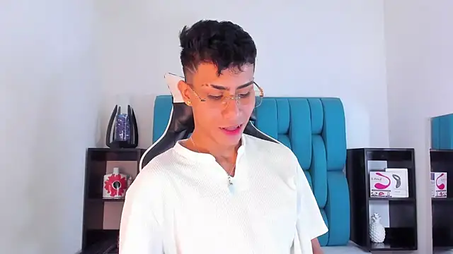 Snapshot of AlanNaughty chatting on January 22, 9:00 pm AlanNaughty online show from January 22, 9:00 pm