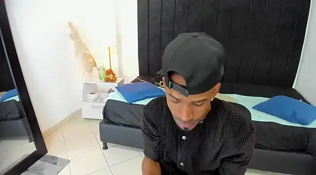 Snapshot of anhtony_wayans chatting on February 18, 12:15 am anhtony wayans online show from February 18, 12:15 am