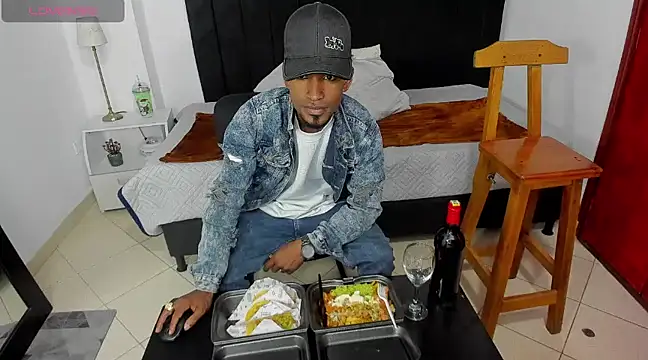 Snapshot of anhtony_wayans chatting on January 18, 12:06 am anhtony wayans online show from January 18, 12:06 am