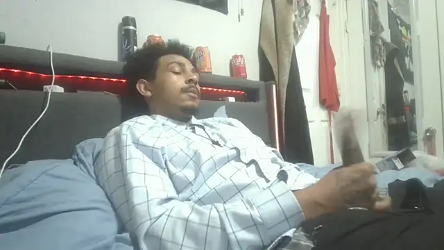 bigdickjojo69 online show from May 4, 10:11 pm