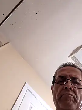 bobby69cock online show from October 3, 4:39 am