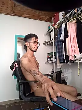 alisterxxx online show from December 5, 9:39 pm