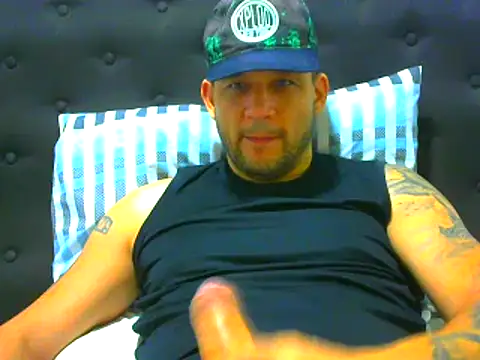 Snapshot of altenori112 chatting on October 2, 1:42 am altenori112 online show from October 2, 1:42 am