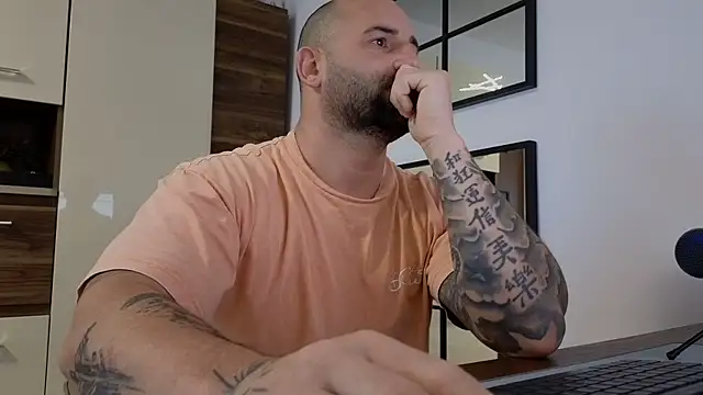 moonjoey online show from April 22, 5:57 am