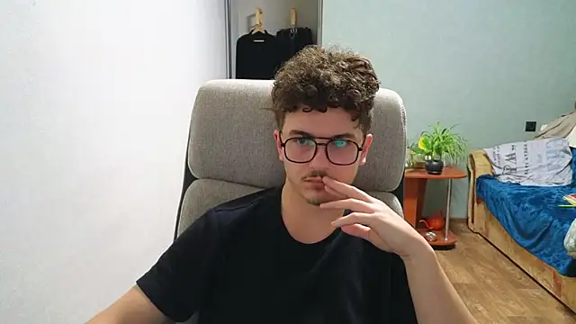 Remy Miles online show from November 13, 4:11 pm