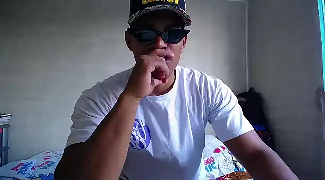 Snapshot of teddyfit19cm chatting on March 5, 12:33 pm teddyfit19cm online show from March 5, 12:33 pm