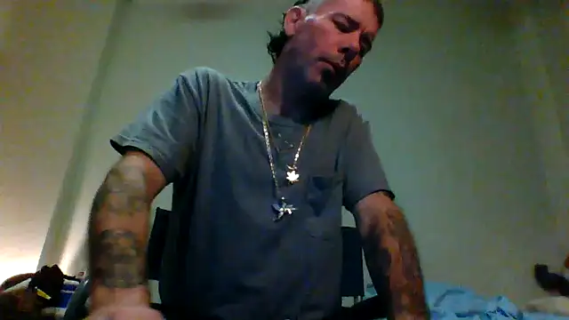 Snapshot of thefire420 chatting on January 24, 2:28 am thefire420 online show from January 24, 2:28 am