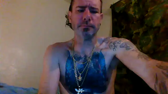 Snapshot of thefire420 chatting on January 15, 11:32 am thefire420 online show from January 15, 11:32 am