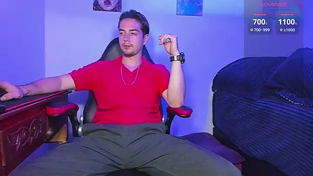 Snapshot of Alex_smith00 chatting on January 12, 2:45 am Alex smith00 online show from January 12, 2:45 am