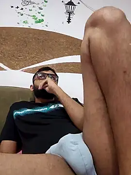 Snapshot of love4shownude chatting on December 28, 2:33 am love4shownude online show from December 28, 2:33 am