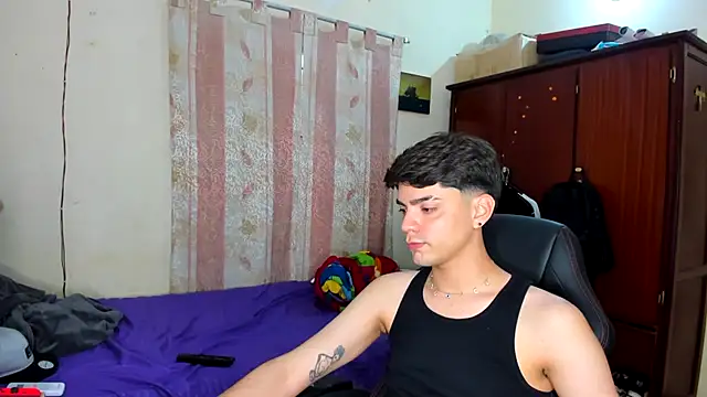 dylancrugerx online show from January 1, 9:09 pm