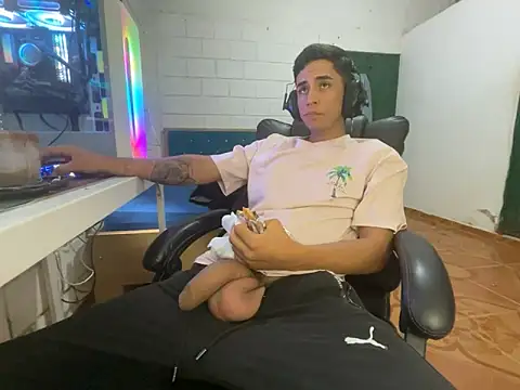 Max TheHorseDick online show from April 10, 2:57 pm