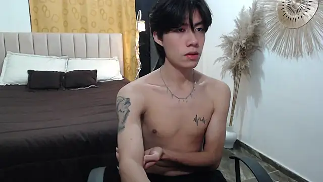 Snapshot of Elio-cam chatting on November 2, 8:29 am Elio-cam online show from November 2, 8:29 am