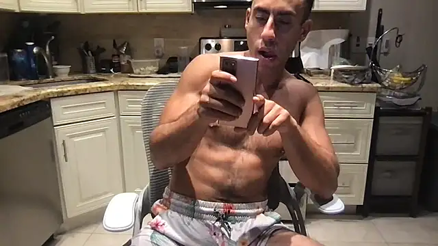 Snapshot of BigGuyMuscle chatting on October 2, 3:32 am BigGuyMuscle online show from October 2, 3:32 am