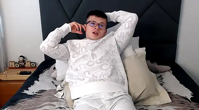 MathewCollin online show from February 3, 12:47 pm