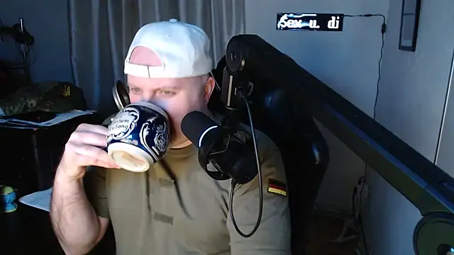 DerPornoPete online show from December 15, 12:40 am