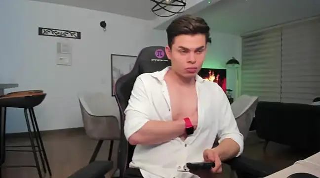 alejooo twink online show from March 5, 9:06 pm