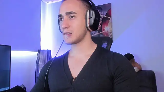 Snapshot of AlexRivera6 chatting on December 22, 9:42 pm AlexRivera6 online show from December 22, 9:42 pm