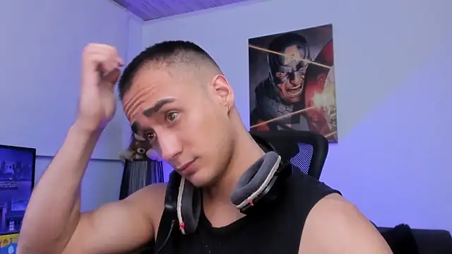 Snapshot of AlexRivera6 chatting on December 16, 12:26 am AlexRivera6 online show from December 16, 12:26 am