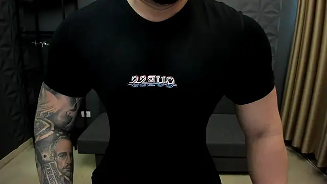 TonyWilcox online show from December 16, 6:32 am