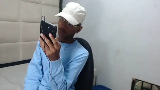 Snapshot of ManSant chatting on January 10, 2:34 pm ManSant online show from January 10, 2:34 pm