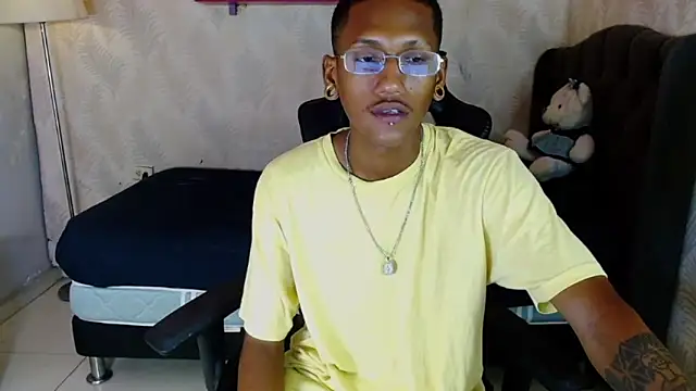Snapshot of ManSant chatting on October 11, 3:49 pm ManSant online show from October 11, 3:49 pm