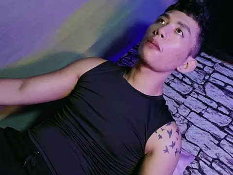 xlovercum online show from April 10, 1:07 pm