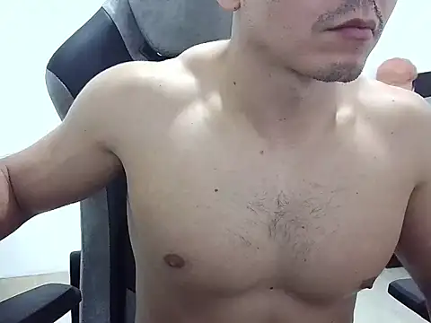 MILCARITAS3 online show from April 1, 7:10 am