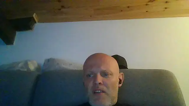 davigochi77bcn online show from December 4, 8:05 pm