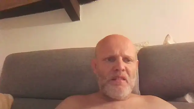 davigochi77bcn online show from January 31, 9:35 pm