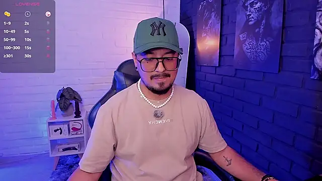 DaviidEvans  online show from June 13, 4:49 pm