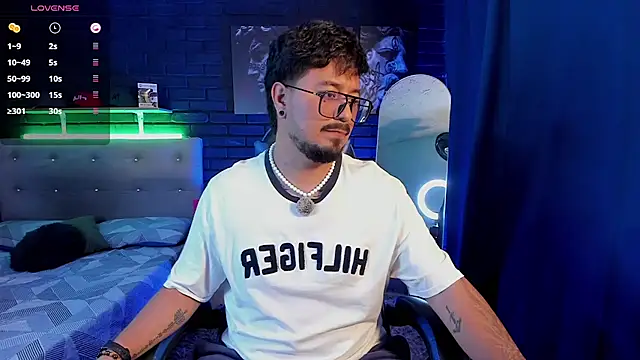 DaviidEvans  online show from June 28, 1:55 am