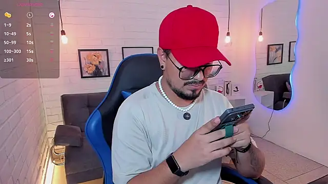 DaviidEvans  online show from September 12, 5:02 pm