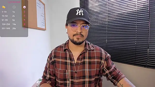 DaviidEvans  online show from December 7, 6:37 pm