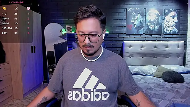 DaviidEvans  online show from June 21, 9:09 pm
