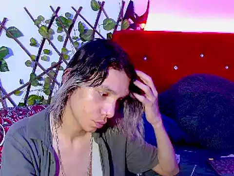 LAICK 01 online show from December 3, 9:01 pm