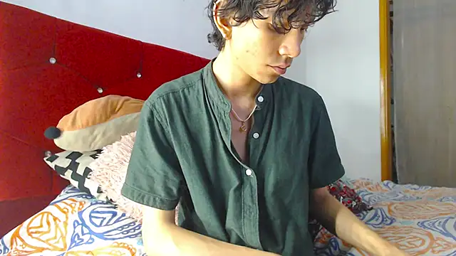 LAICK 01 online show from April 4, 3:47 am