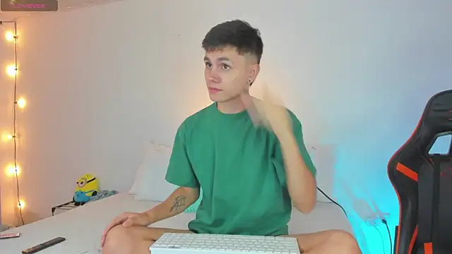 DustinLevine online show from January 20, 12:49 pm