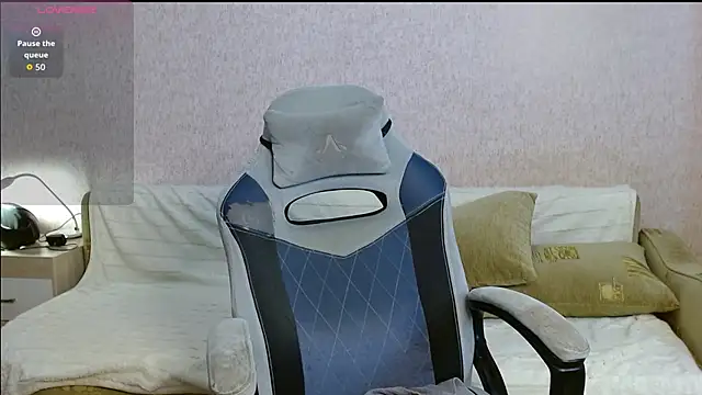 Aestheticguy101 online show from December 5, 7:54 pm