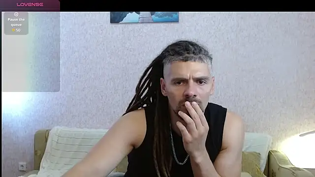 Aestheticguy101 online show from July 28, 3:21 pm