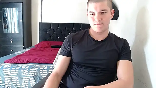 suckmydickbitch97 online show from September 25, 1:43 pm