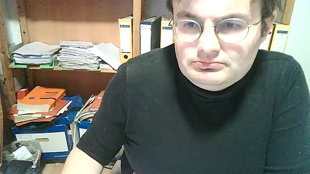 Snapshot of makau1 chatting on December 3, 7:55 pm makau1 online show from December 3, 7:55 pm