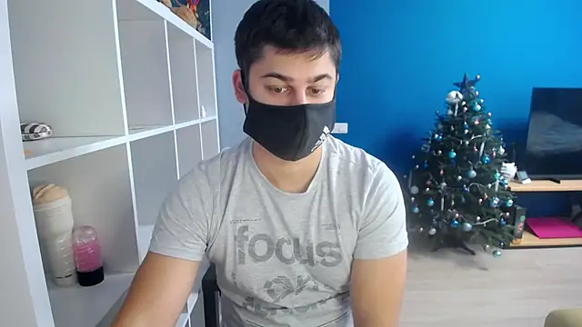 Snapshot of Tomguys chatting on December 26, 9:22 am Tomguys online show from December 26, 9:22 am