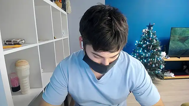 Snapshot of Tomguys chatting on January 14, 8:04 pm Tomguys online show from January 14, 8:04 pm
