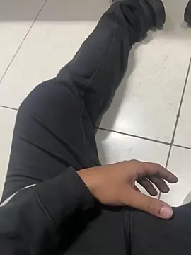 Snapshot of luciferdxm5 chatting on February 24, 3:44 am luciferdxm5 online show from February 24, 3:44 am